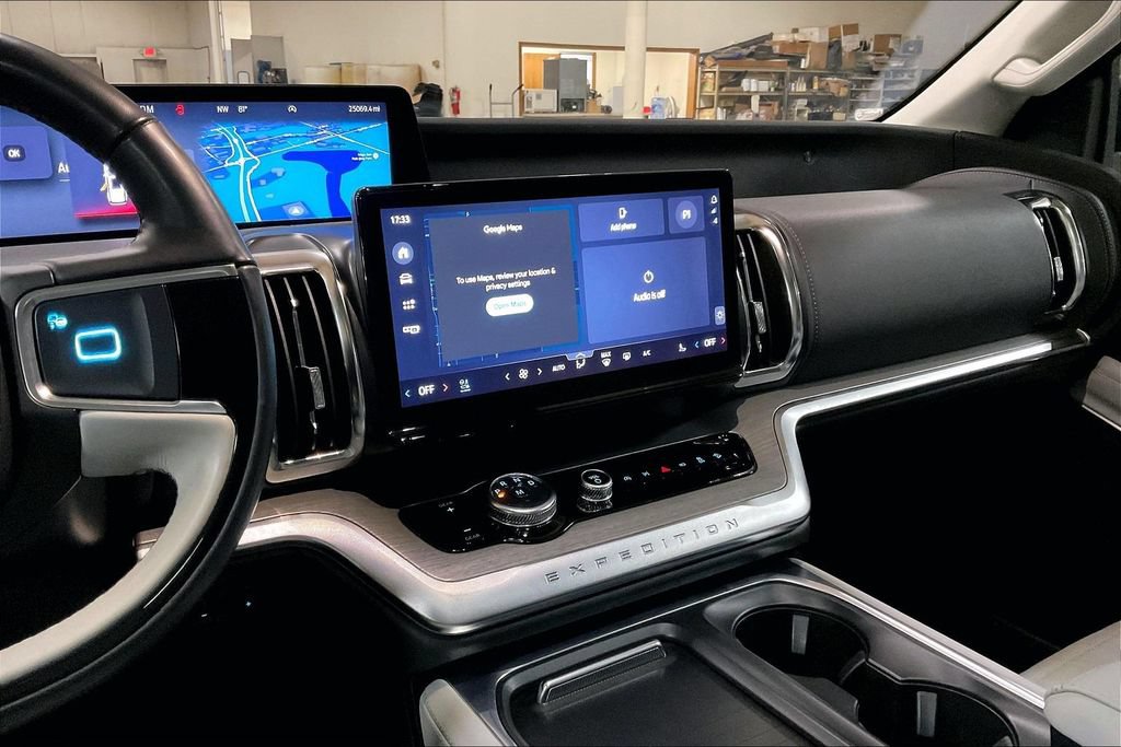 Certified 2025 Ford Expedition Max Platinum w/ Driver's Package AWD/4WD image 6