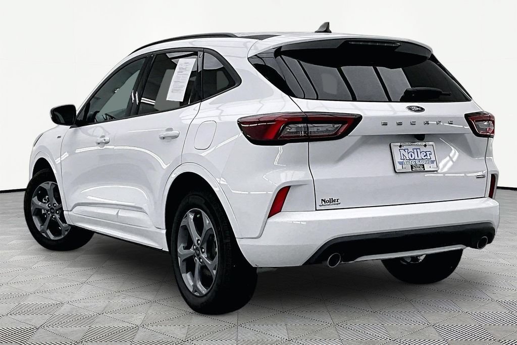 Certified 2023 Ford Escape ST-Line Select AWD/4WD image 13