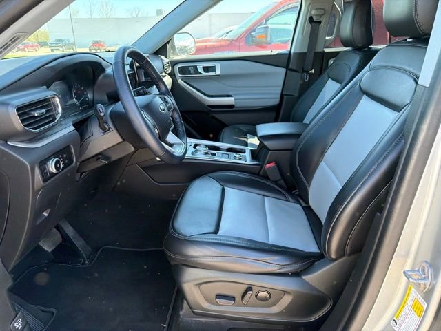 Certified 2023 Ford Explorer XLT w/ Equipment Group 202A AWD/4WD image 4