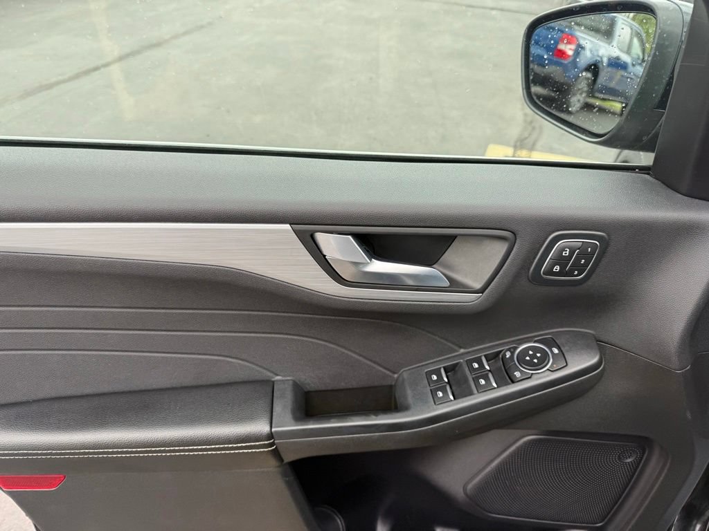 Certified 2024 Ford Escape Platinum AWD/4WD image 25