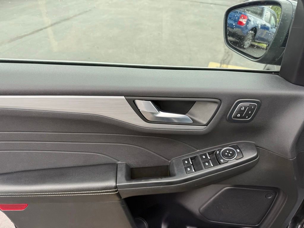 Certified 2024 Ford Escape Platinum AWD/4WD image 25