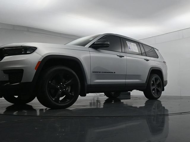 Used 2023 Jeep Grand Cherokee L Altitude AWD/4WD image 34