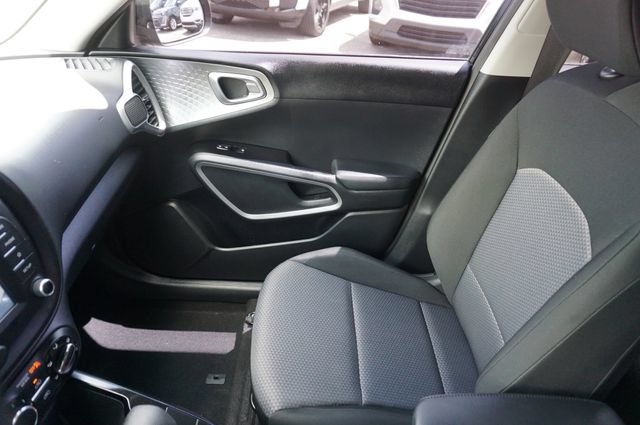 Used 2021 Kia Soul LX FWD image 27