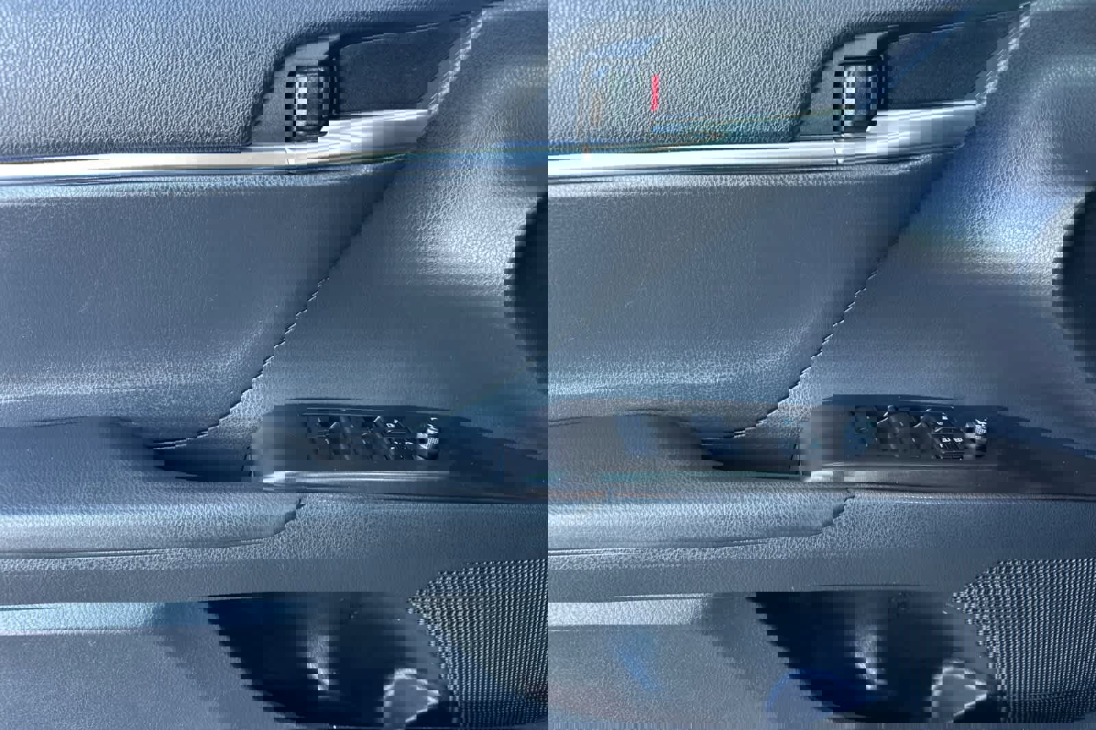 Used 2024 Toyota Camry SE FWD image 12