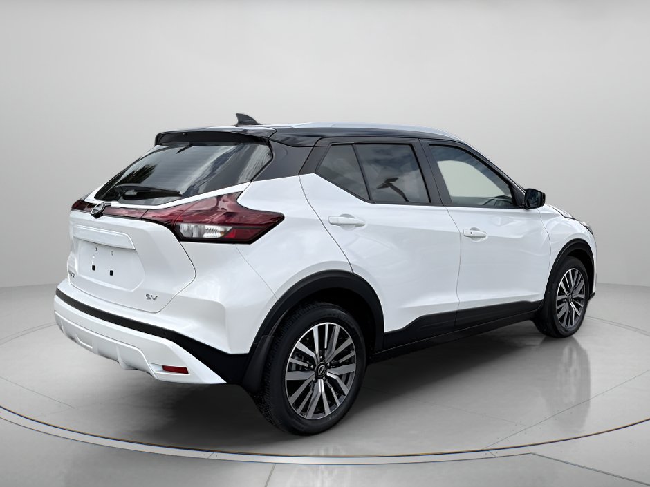 Used 2024 Nissan Kicks SV FWD image 3
