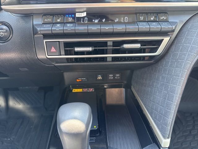 Used 2026 Toyota Camry XLE w/ Premium Package AWD/4WD image 27