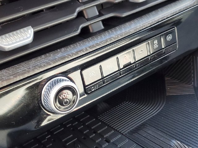 Certified 2025 Ford Explorer Platinum w/ Ultimate Package AWD/4WD image 23