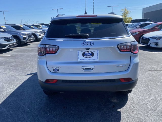 Used 2024 Jeep Compass Latitude AWD/4WD image 6