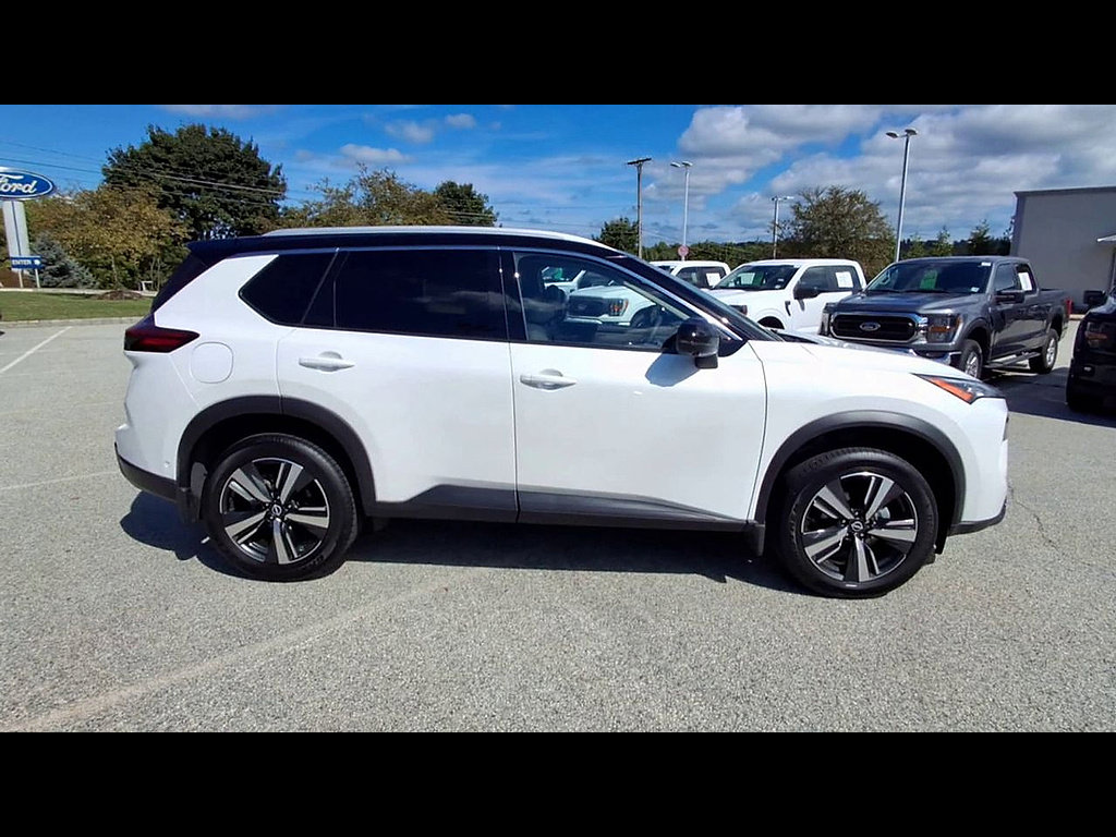 Used 2025 Nissan Rogue SL AWD/4WD image 9