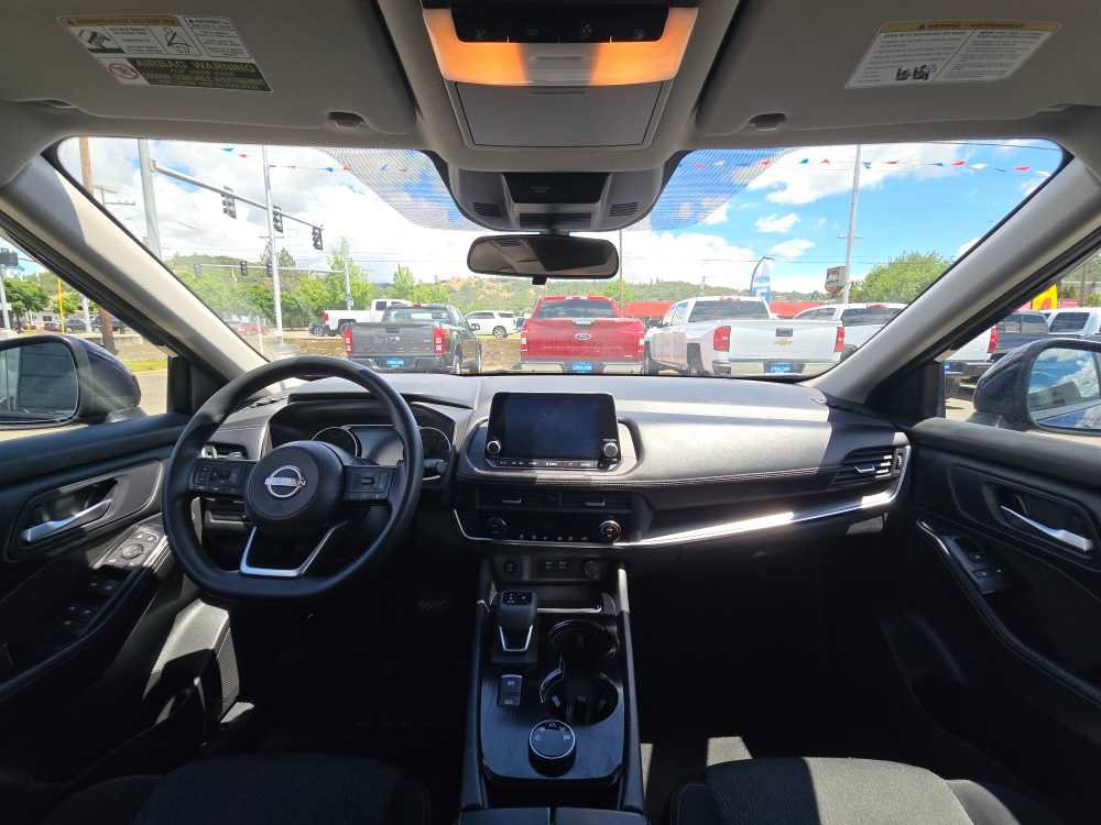 Used 2024 Nissan Rogue SV AWD/4WD image 15