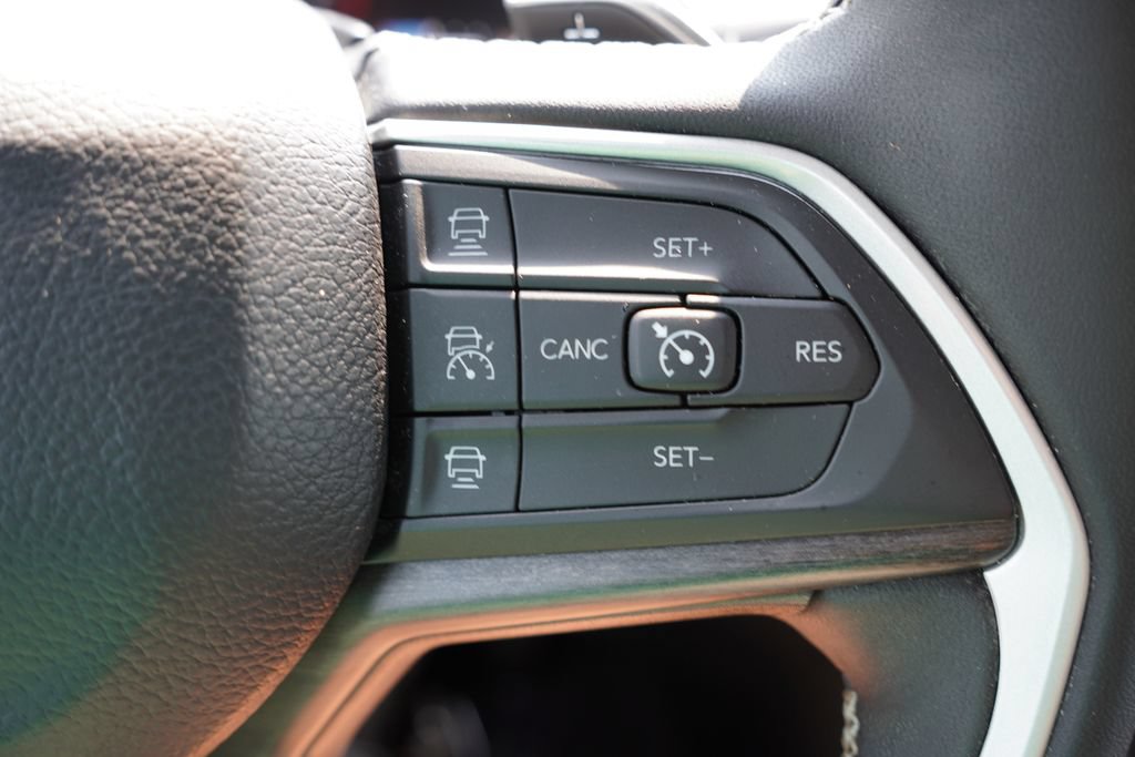 Used 2023 Jeep Grand Cherokee Limited AWD/4WD image 34