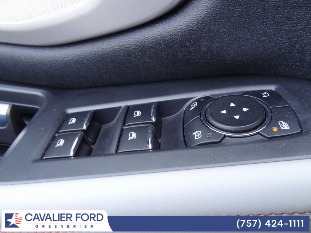 Certified 2025 Ford Expedition Active image 24