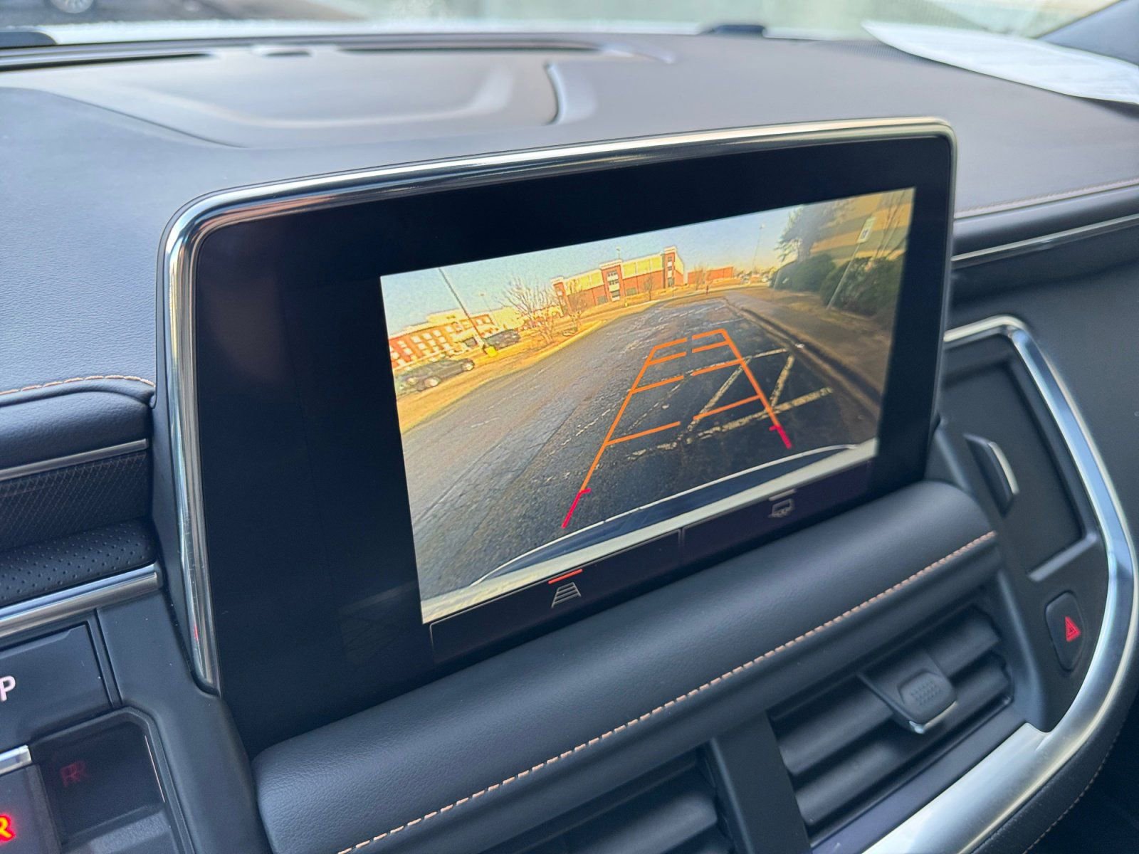 Used 2022 GMC Yukon XL AT4 image 34