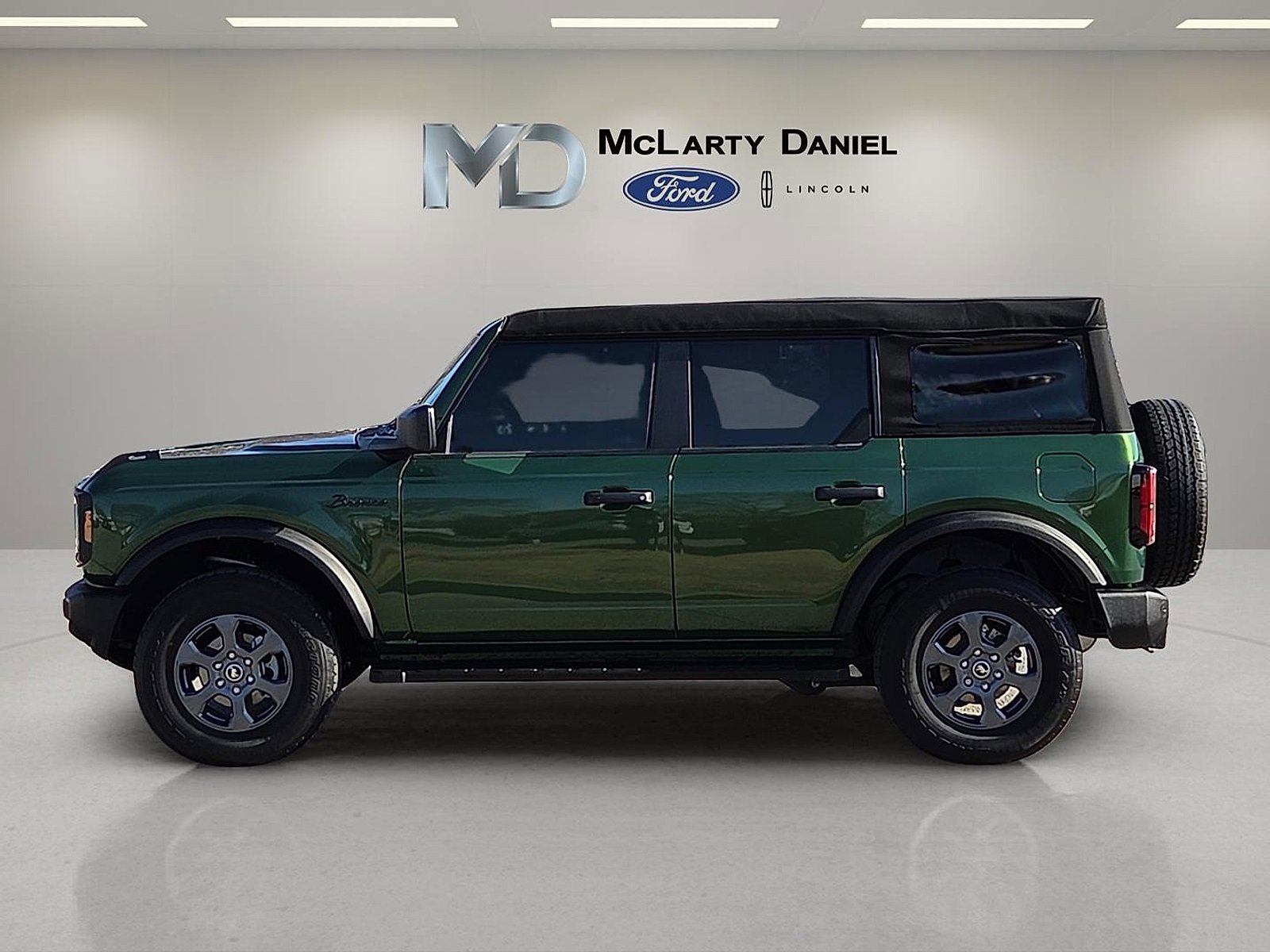 Certified 2024 Ford Bronco Big Bend image 3