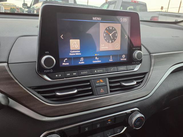 Used 2025 Nissan Altima 2.5 SV FWD image 11