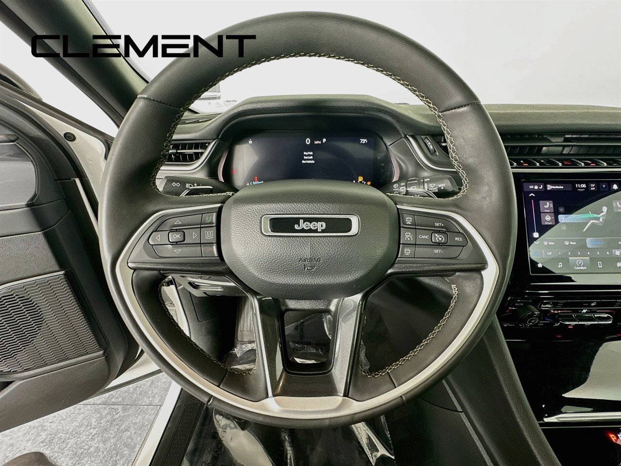 Used 2023 Jeep Grand Cherokee Altitude AWD/4WD image 15