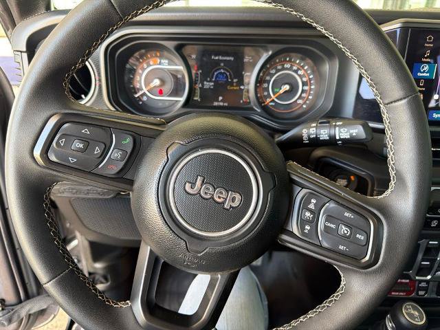 Used 2025 Jeep Wrangler Unlimited Rubicon AWD/4WD image 17
