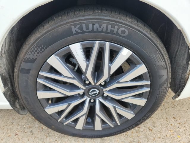 Used 2025 Nissan Altima 2.5 SV FWD image 12