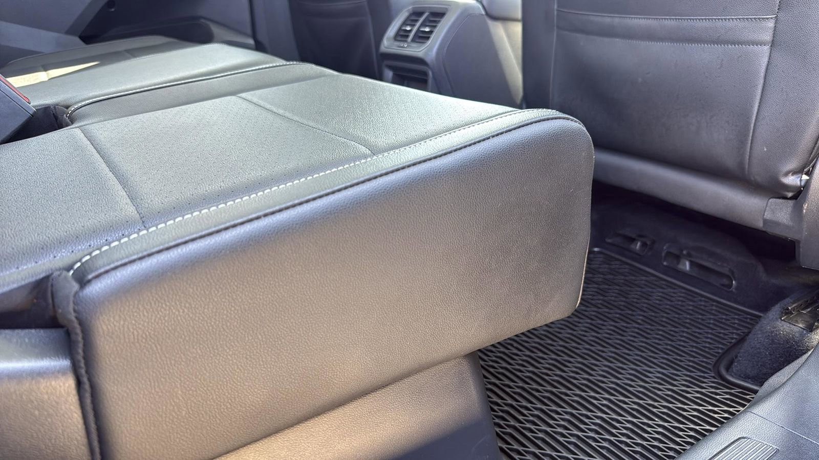 Used 2021 Volkswagen Tiguan SEL w/ 3-Row Tiguan MDO Package image 27