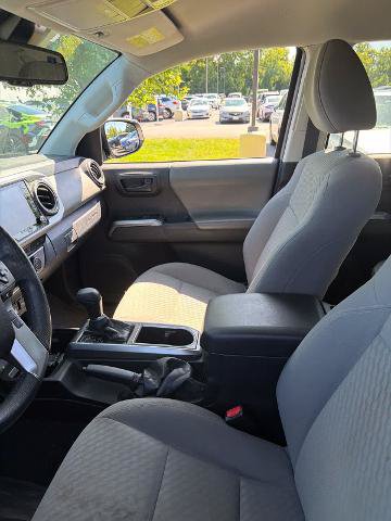 Used 2021 Toyota Tacoma SR5 AWD/4WD image 5