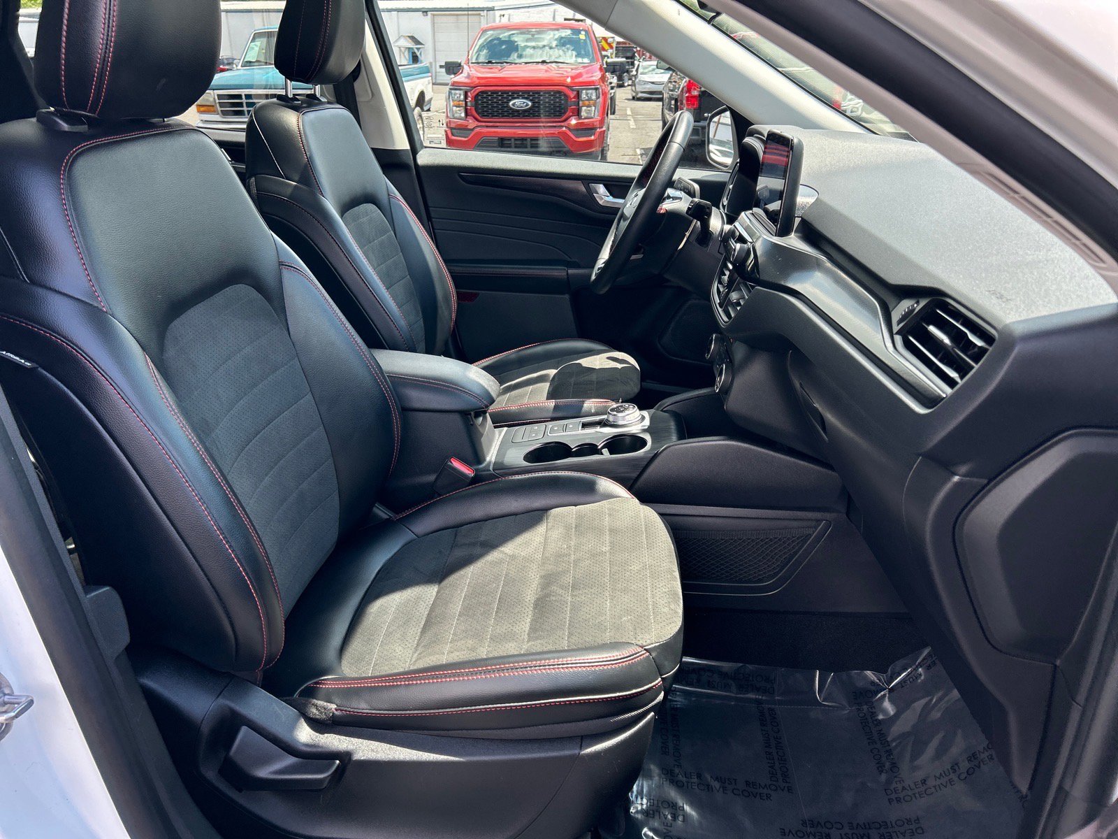 Certified 2022 Ford Escape SEL w/ SEL Stealth AWD Package image 19