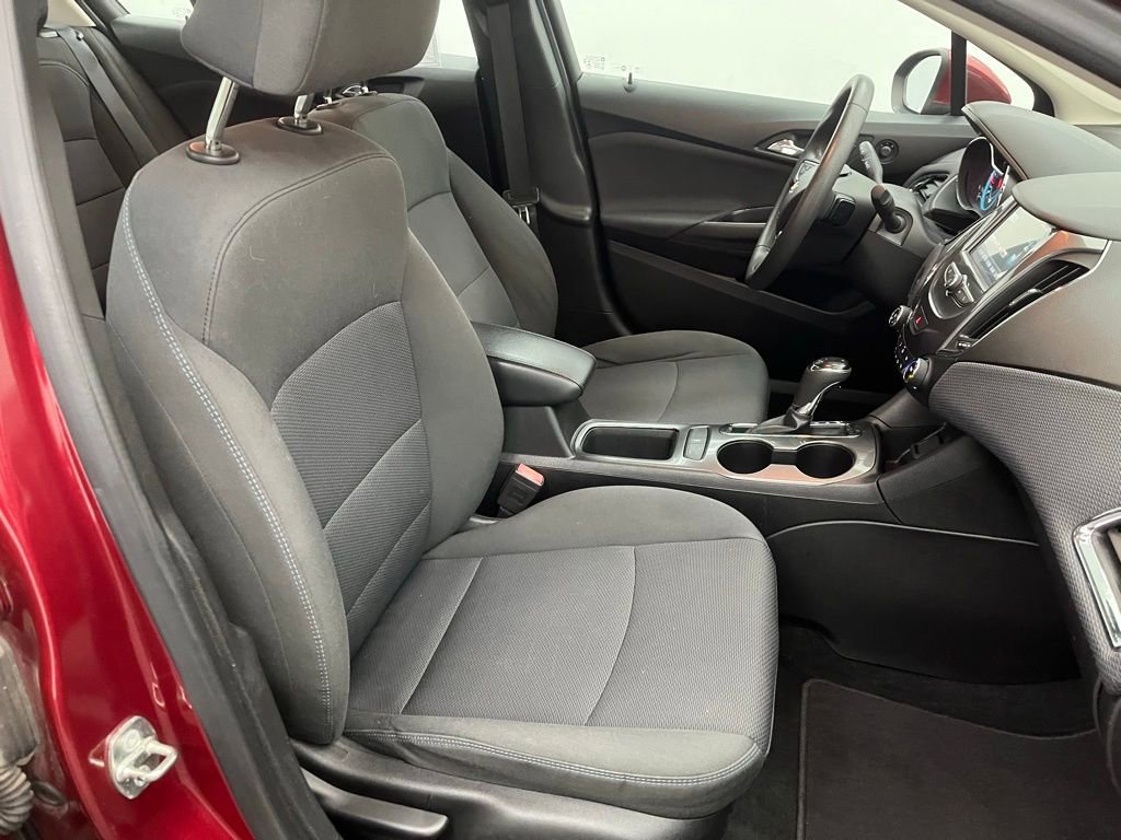 Used 2018 Chevrolet Cruze LT w/ Convenience Package image 26