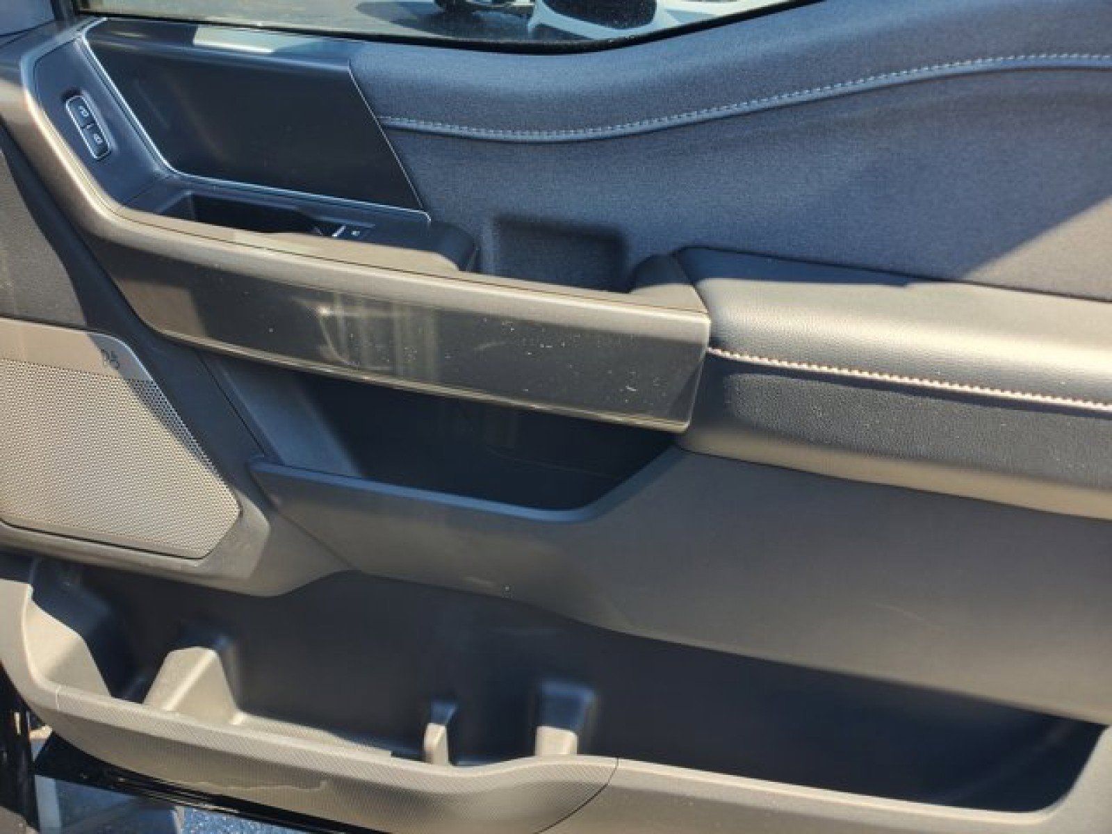 Certified 2022 Ford F150 Lariat w/ Equipment Group 502A High image 37