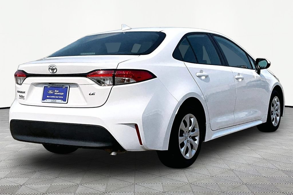 Used 2025 Toyota Corolla LE FWD image 2