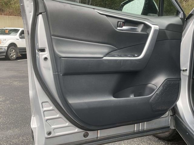 Used 2022 Toyota RAV4 XLE Premium image 21