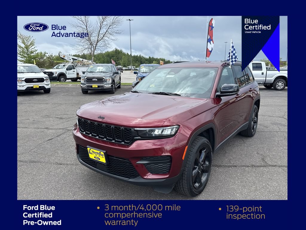 Used 2023 Jeep Grand Cherokee Altitude AWD/4WD image 3