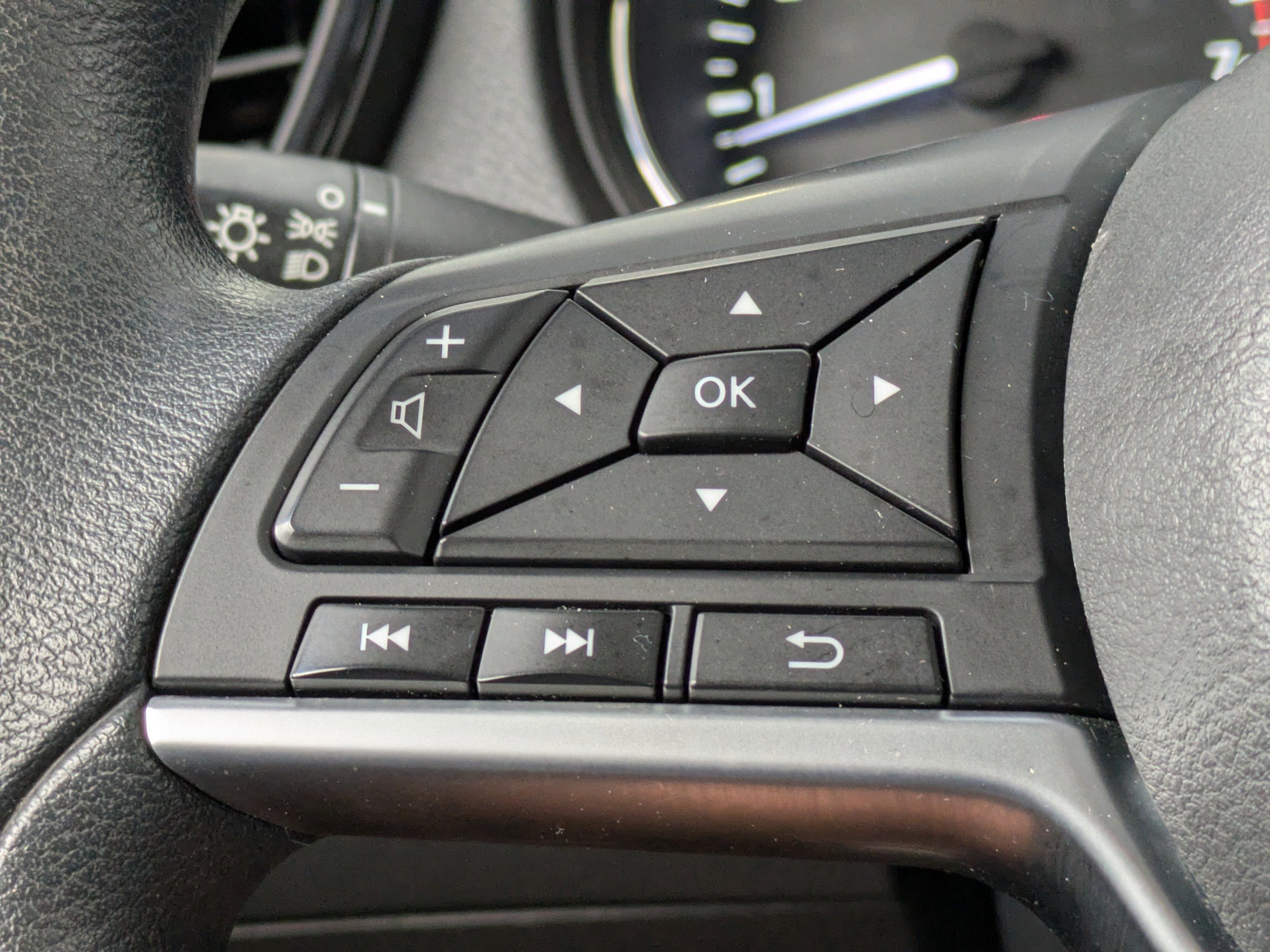 Used 2020 Nissan Rogue S FWD image 23