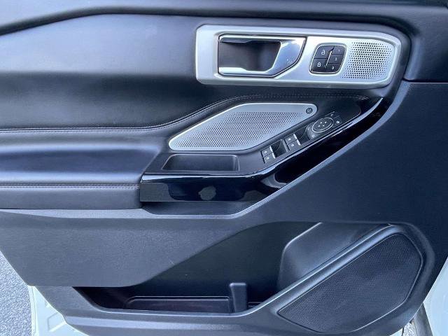 Certified 2022 Ford Explorer Platinum w/ Equipment Group 601A image 18