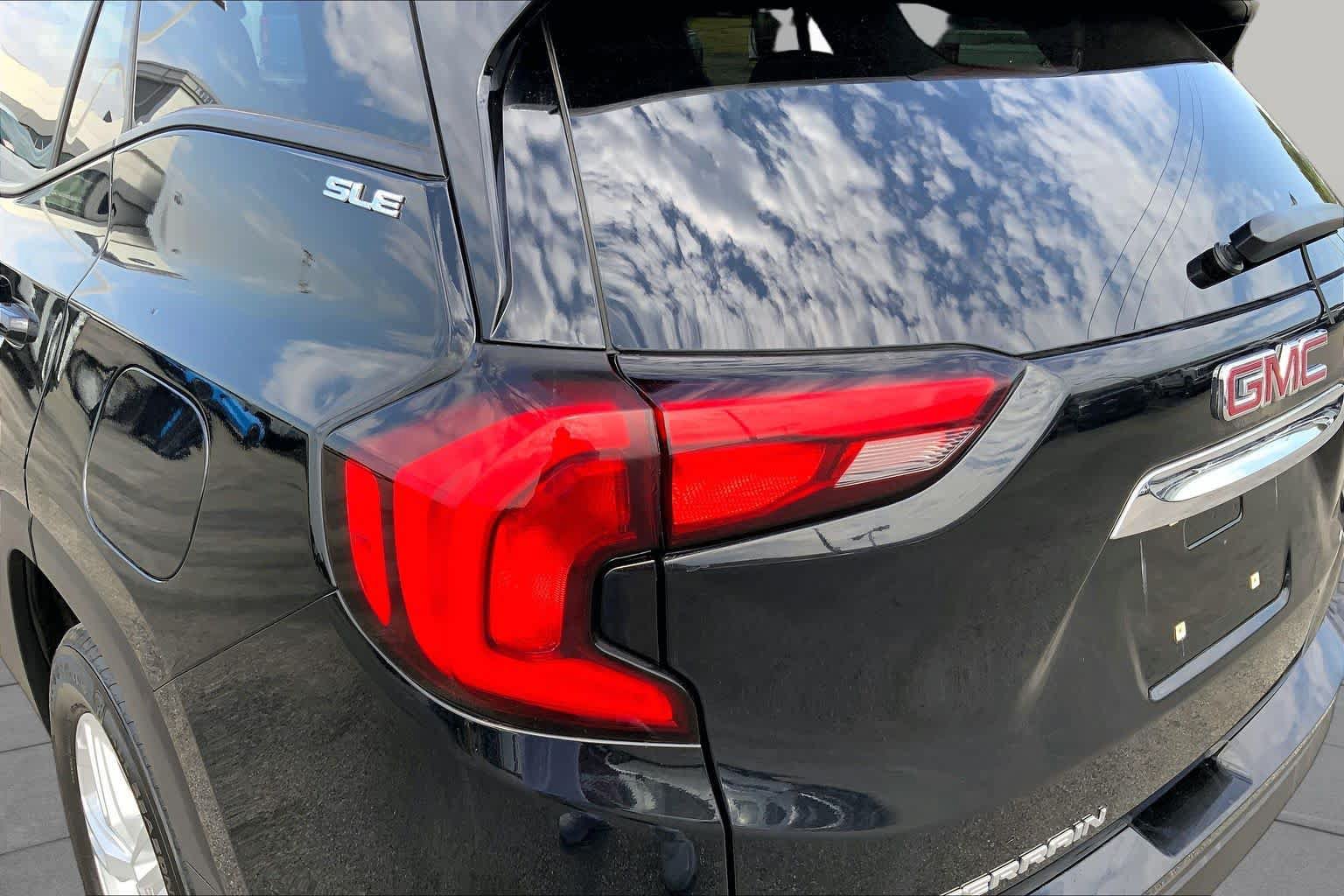 Used 2021 GMC Terrain SLE w/ Driver Convenience Package FWD image 25