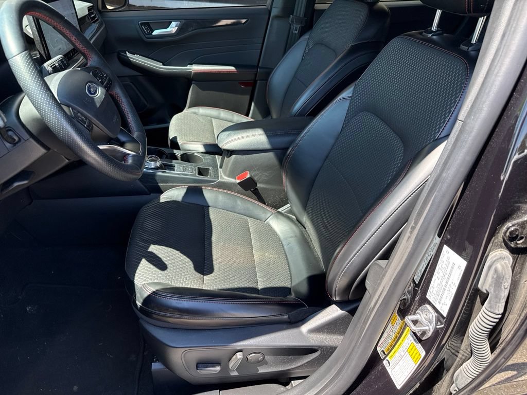 Certified 2024 Ford Escape ST-Line w/ Tech Pack #1 FWD image 9