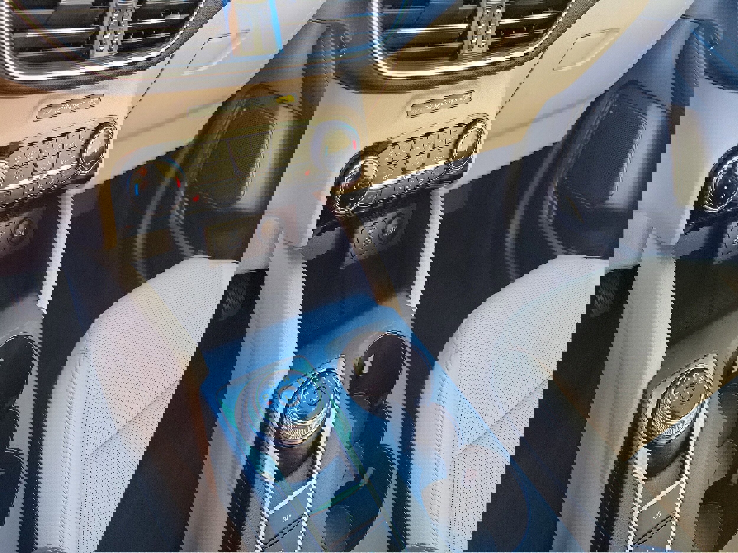 Certified 2022 Ford Escape Titanium image 34