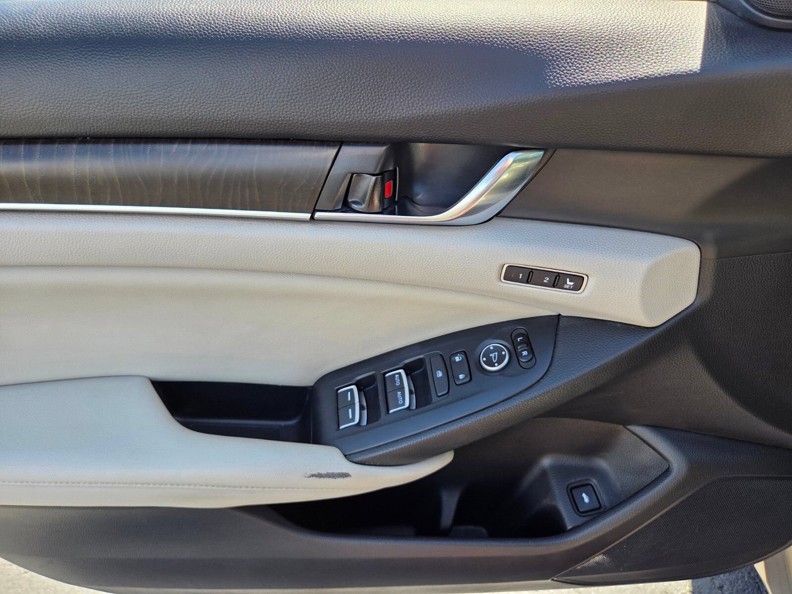 Used 2019 Honda Accord EX-L image 18