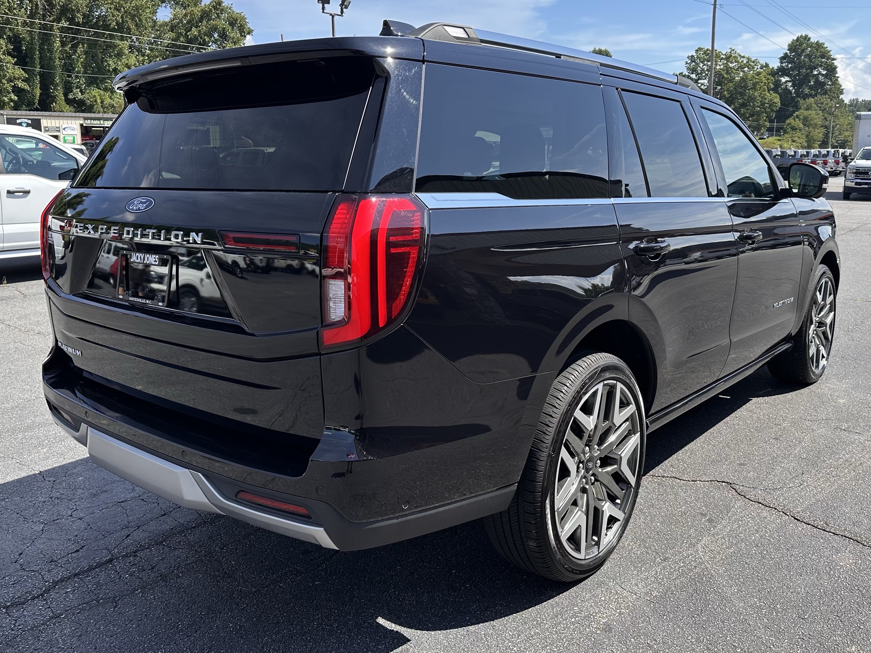 Certified 2025 Ford Expedition Platinum w/ Platinum Ultimate Package AWD/4WD image 6