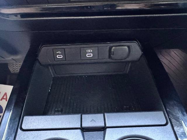 Used 2024 Toyota Prius XLE FWD image 25