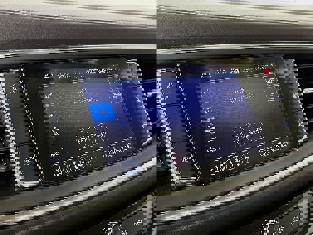 Used 2023 Buick Enclave Essence w/ Sport Touring Edition image 17