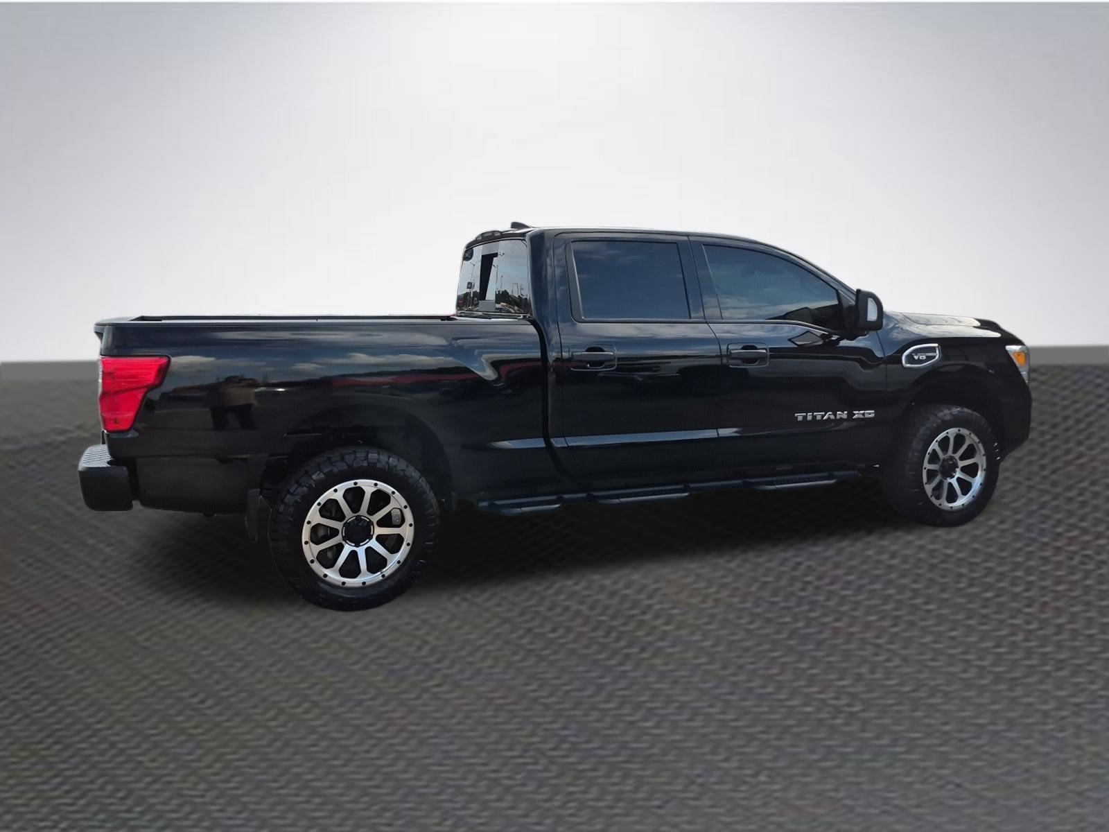 Used 2023 Nissan Titan SV w/ SV Convenience Package AWD/4WD image 4
