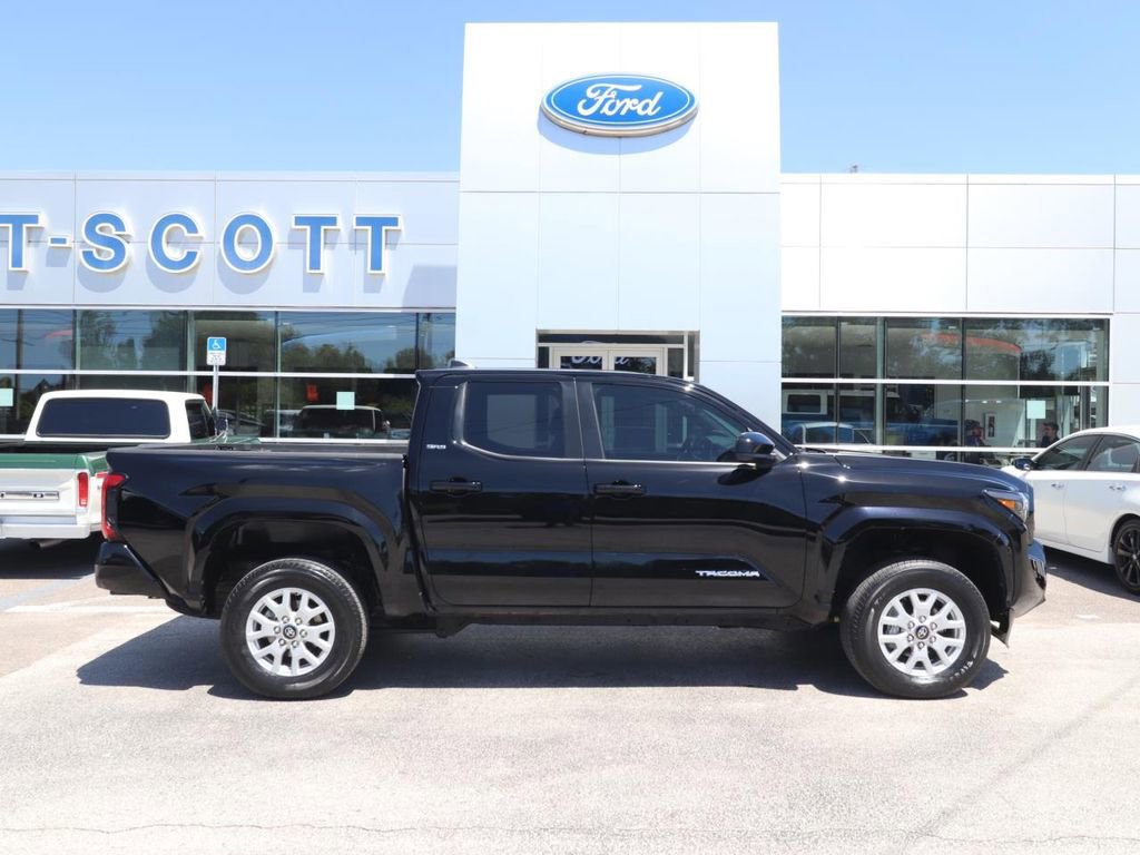 Used 2024 Toyota Tacoma SR5 w/ SR5 Upgrade Package AWD/4WD image 6
