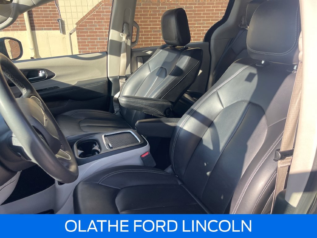 Used 2024 Chrysler Pacifica Limited FWD image 12