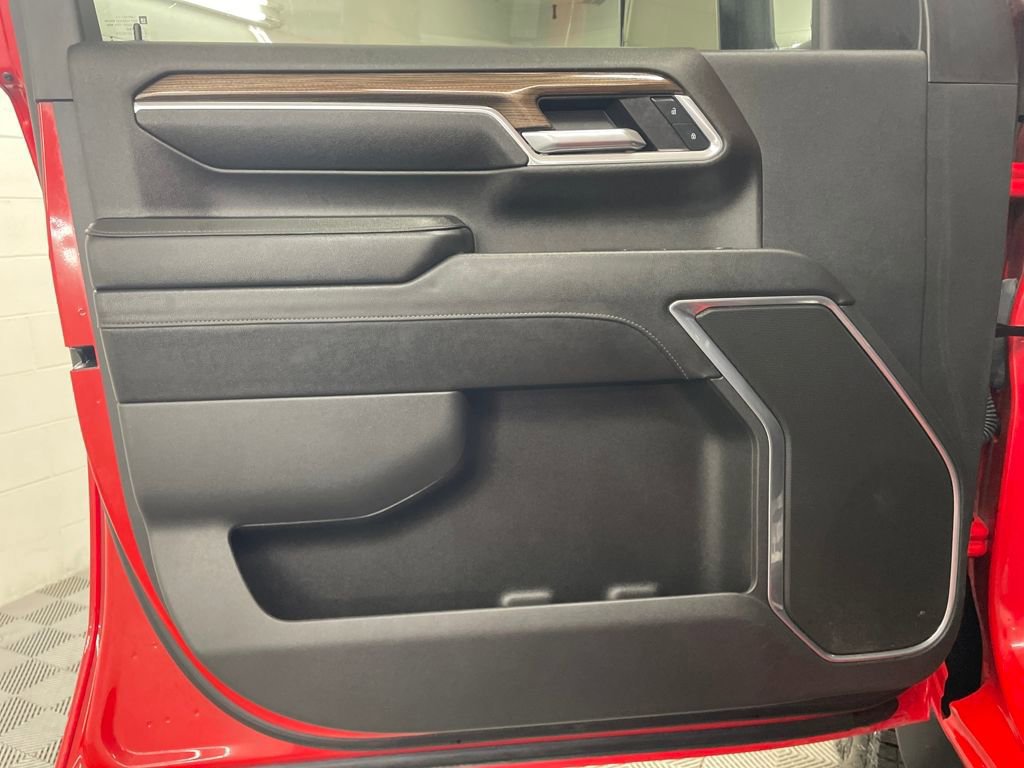 Used 2025 Chevrolet Silverado 2500 LT w/ Leather Package image 16