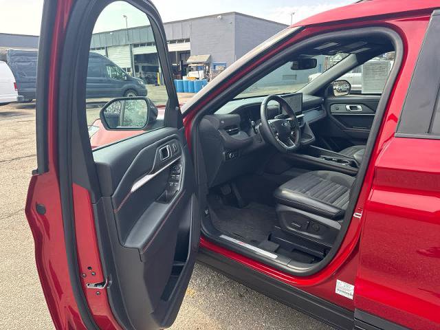 Certified 2025 Ford Explorer ST-Line w/ Premium Package image 6