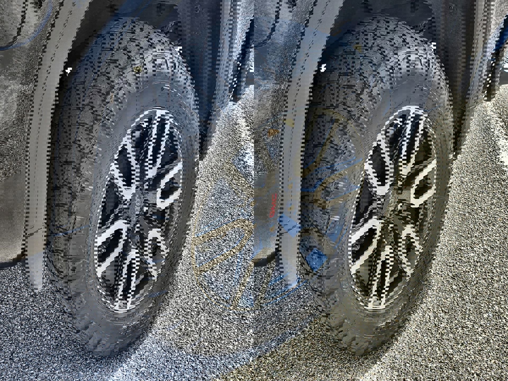 Used 2023 GMC Sierra 1500 AT4 w/ Technology Package image 10