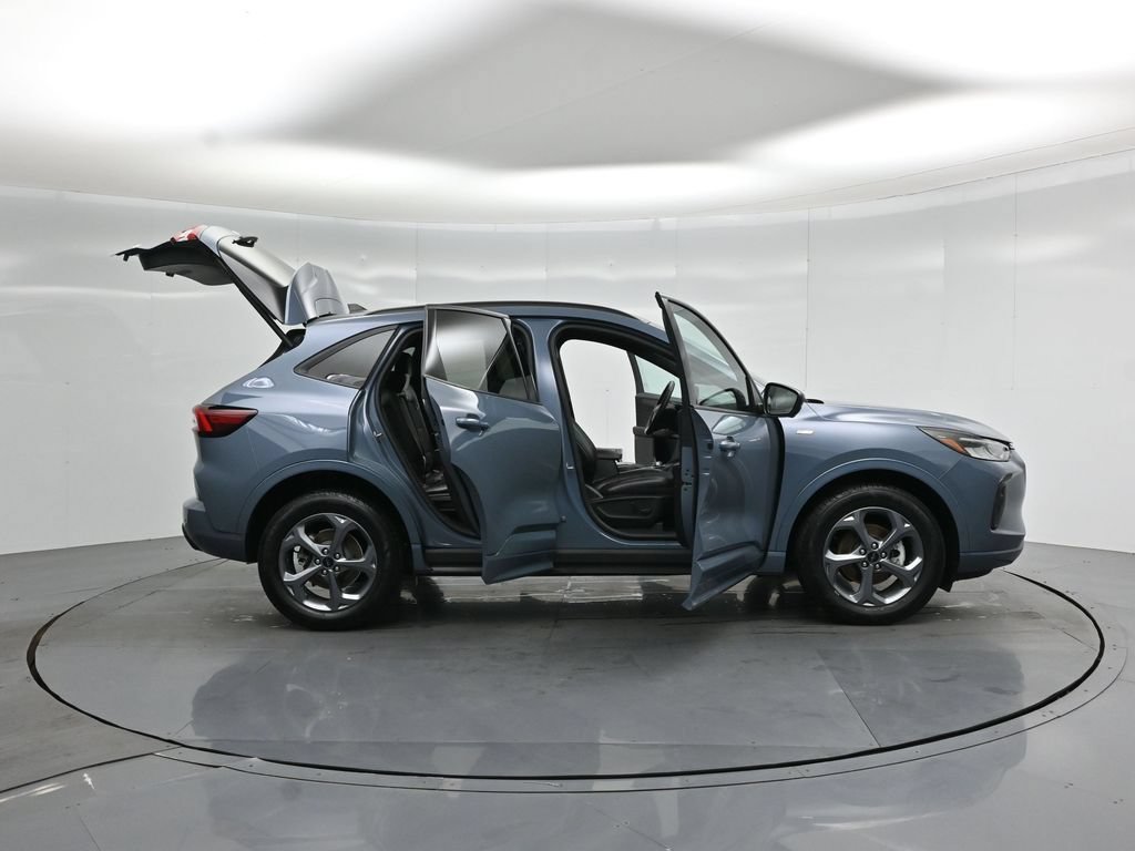 Certified 2023 Ford Escape ST-Line Select w/ Tech Pack #2 AWD/4WD image 5