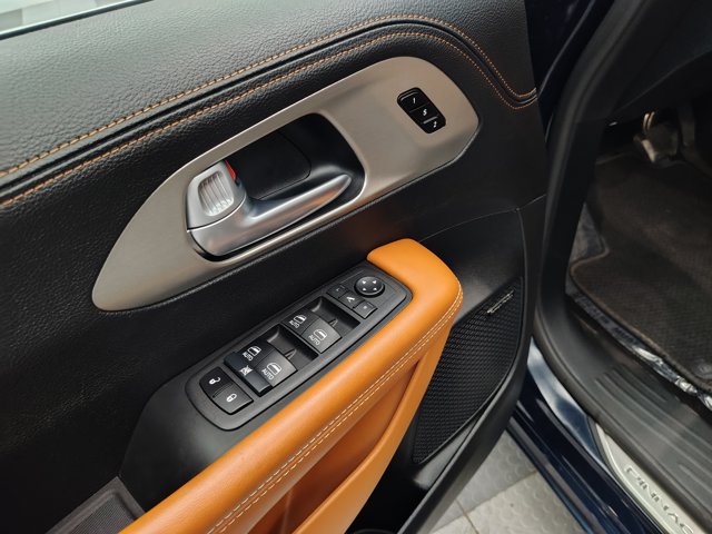 Used 2024 Chrysler Pacifica Pinnacle FWD image 24