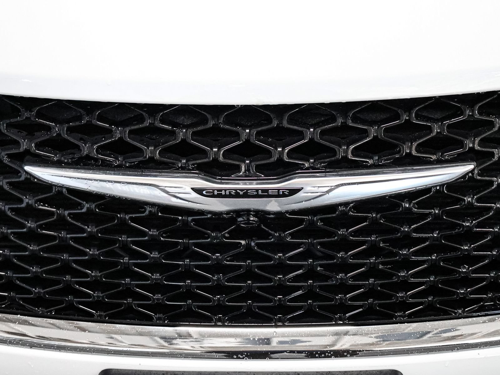 Used 2021 Chrysler Pacifica Touring-L FWD image 13