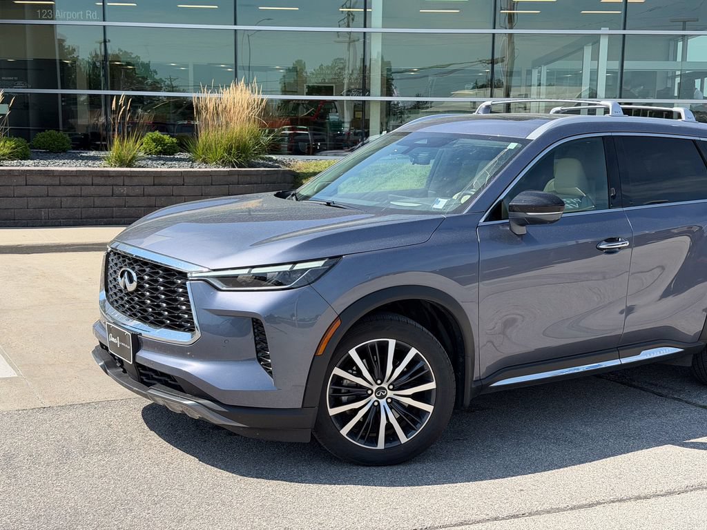 Used 2023 INFINITI QX60 Sensory w/ Vision Package AWD/4WD image 2