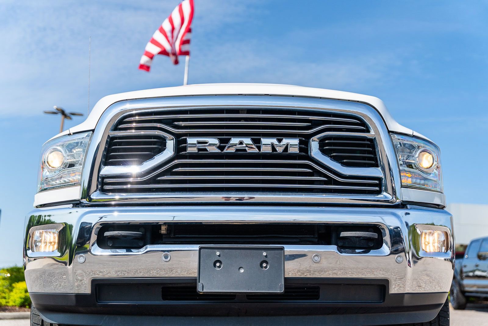 Used 2018 RAM 2500 Limited AWD/4WD image 2
